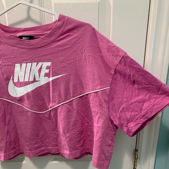 size medium pink Nike crop top - Picture 2 of 4